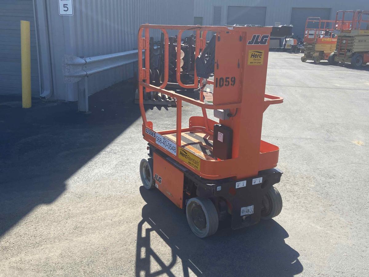 2011 JLG 1230ES