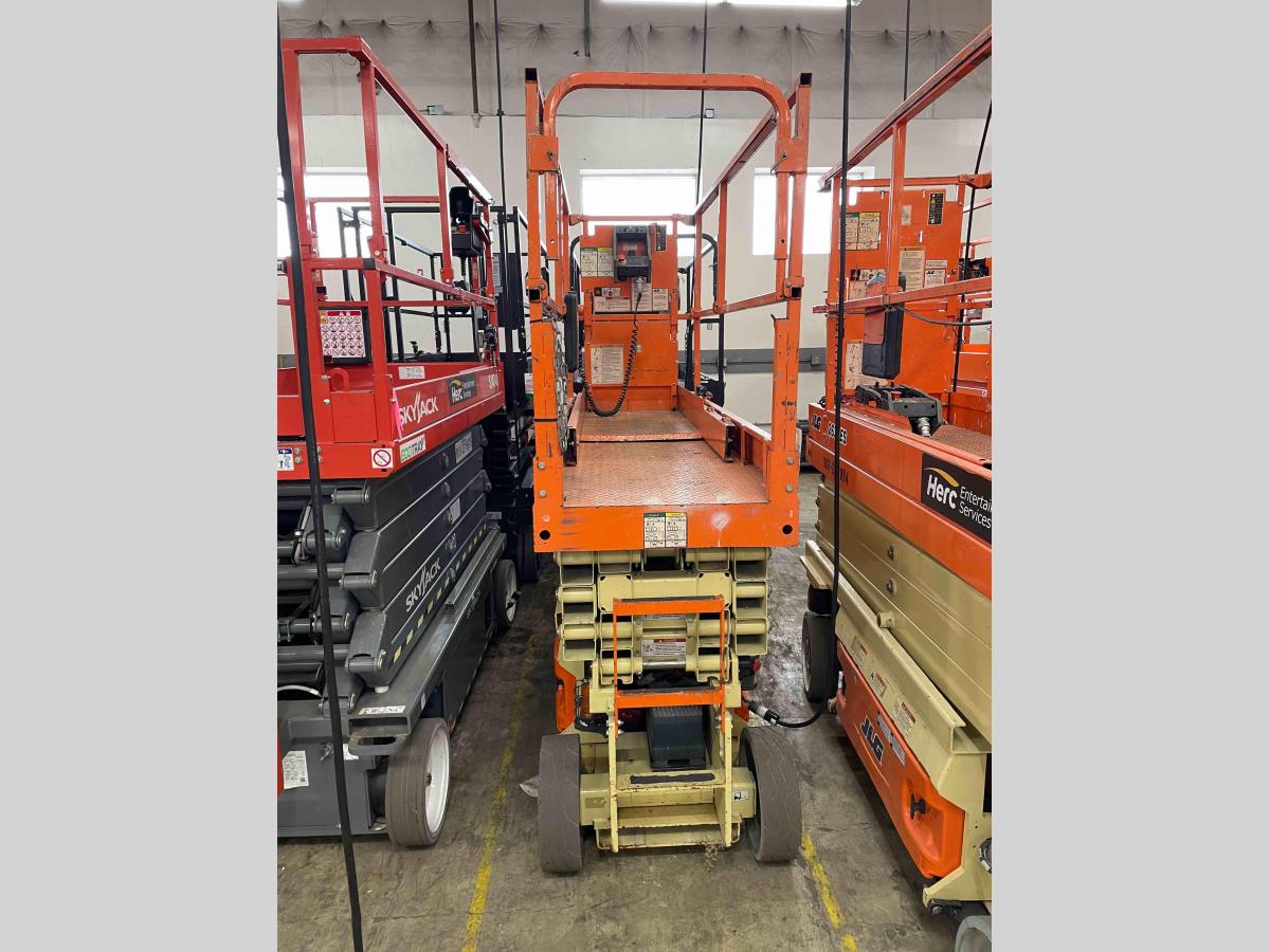 2017 JLG 2632ES