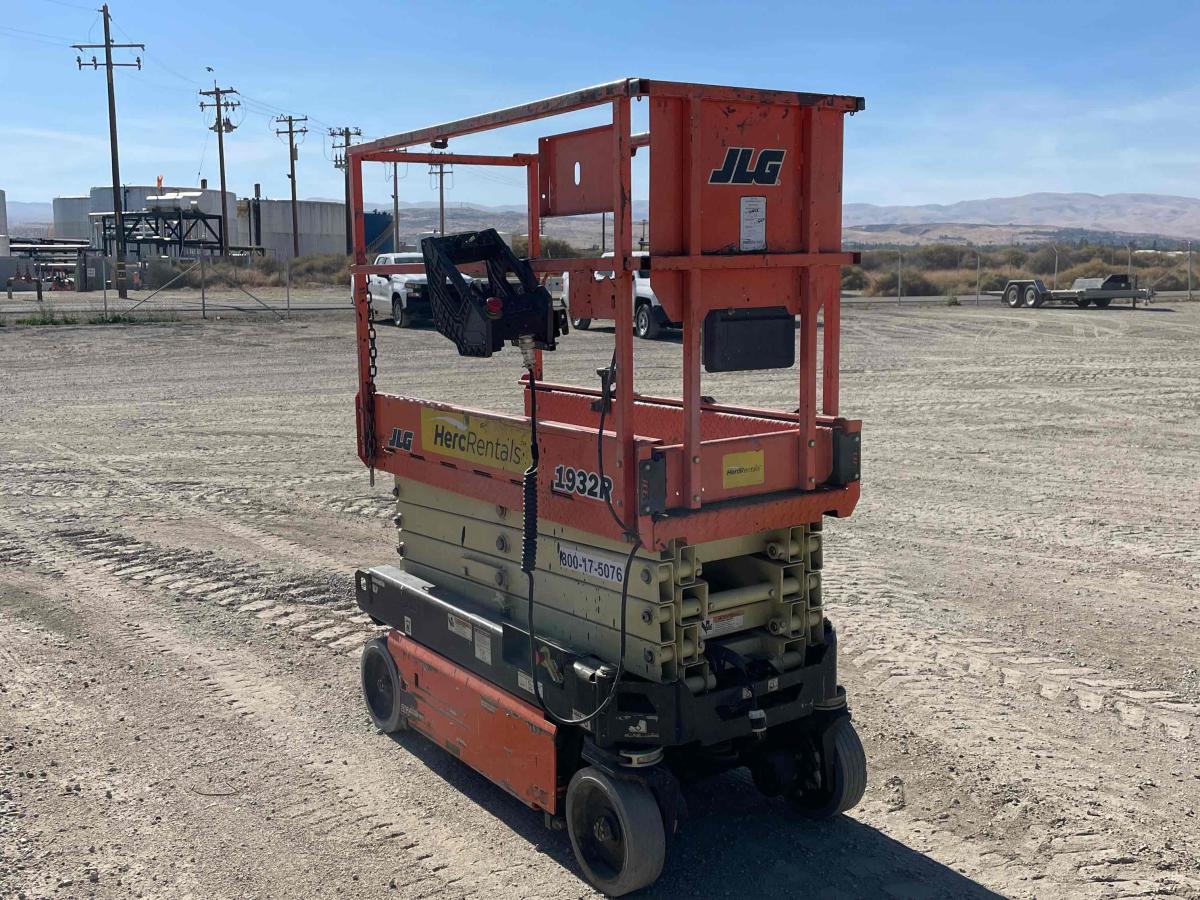 2017 JLG 1932R
