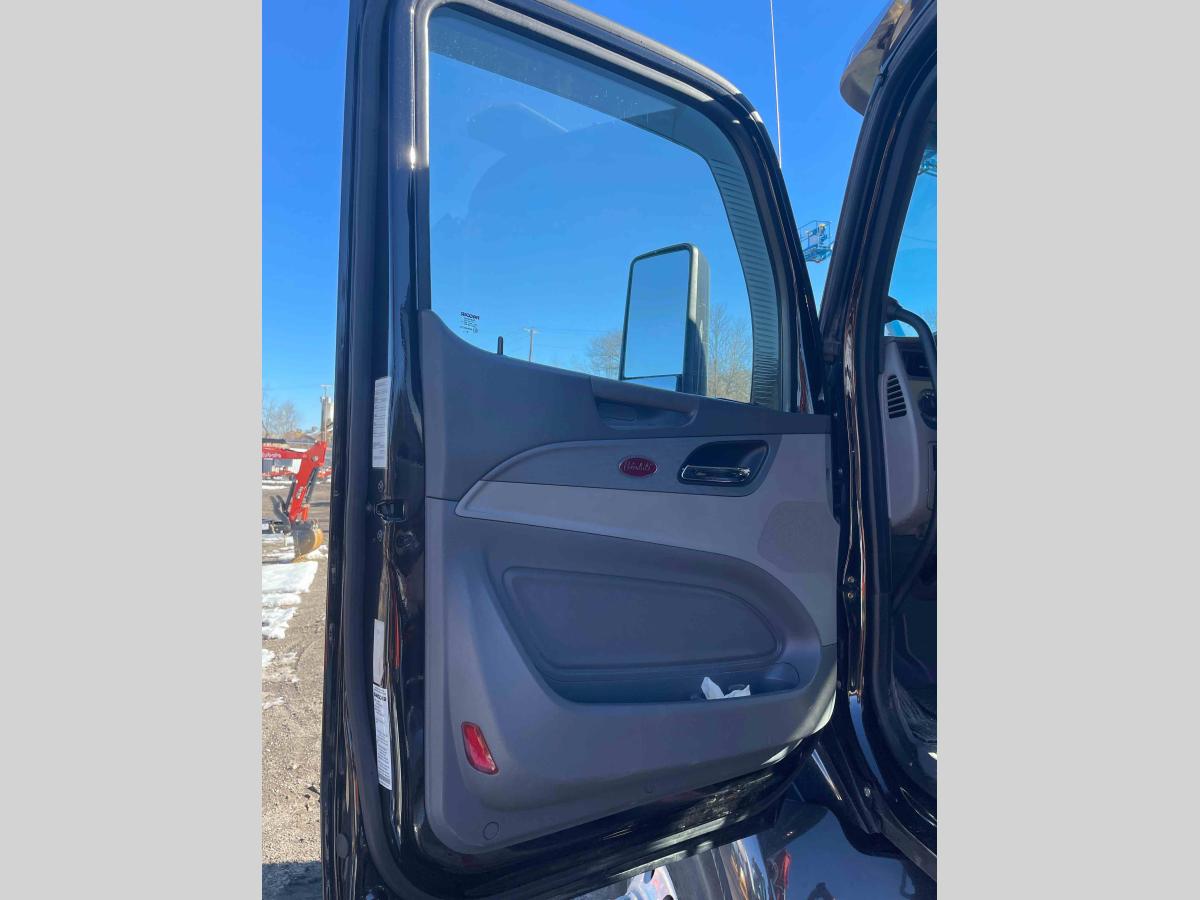 2017 Peterbilt 567
