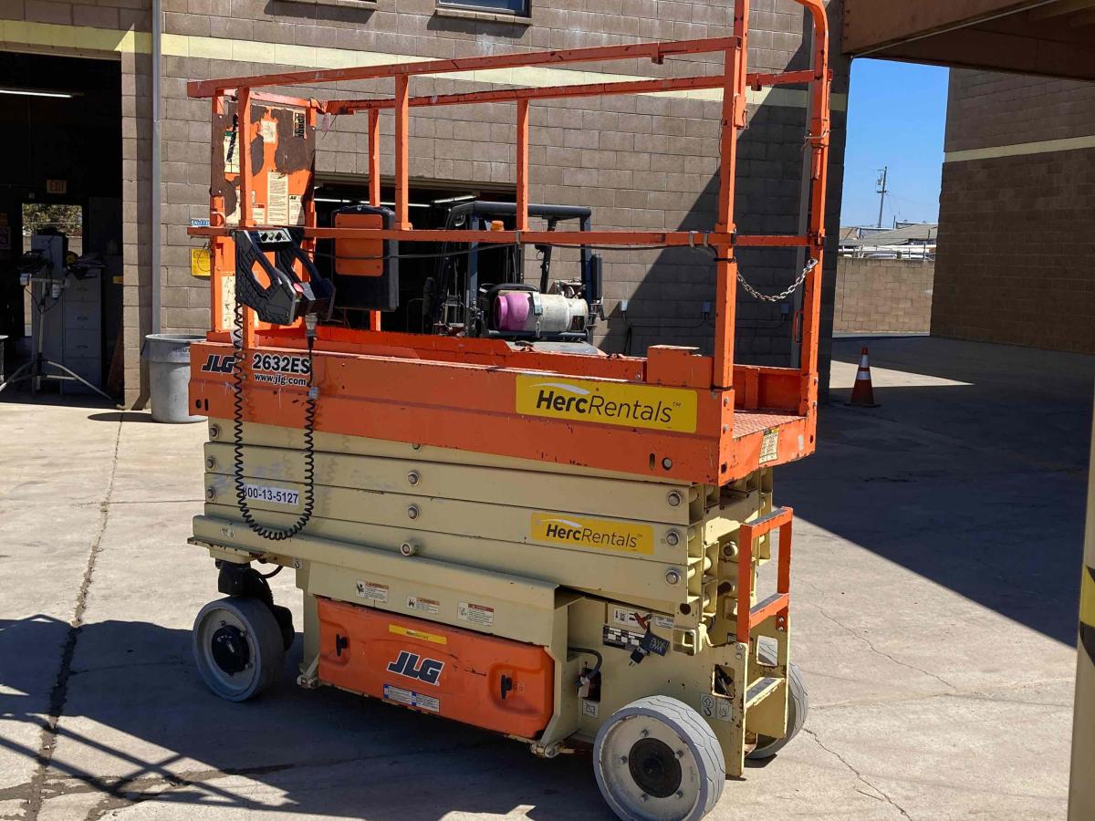 2017 JLG 2632ES