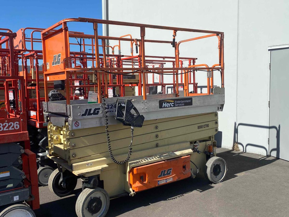 2014 JLG 3246ES