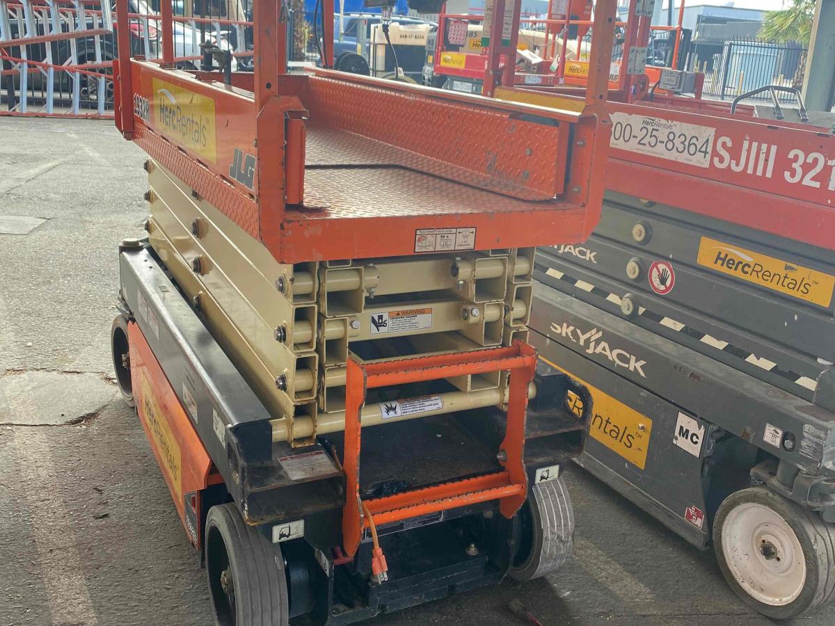 2017 JLG 1932R