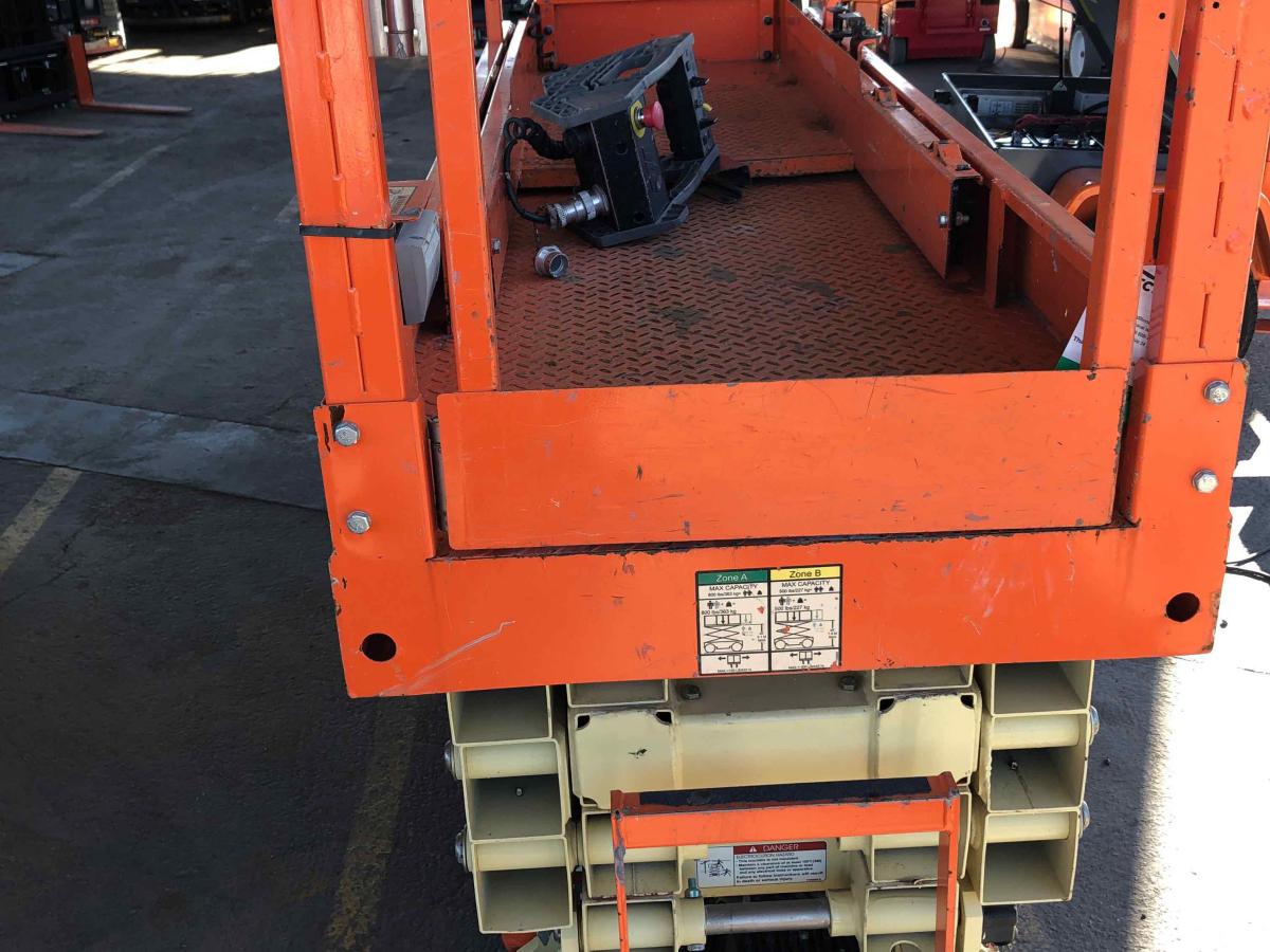 2017 JLG 2632ES