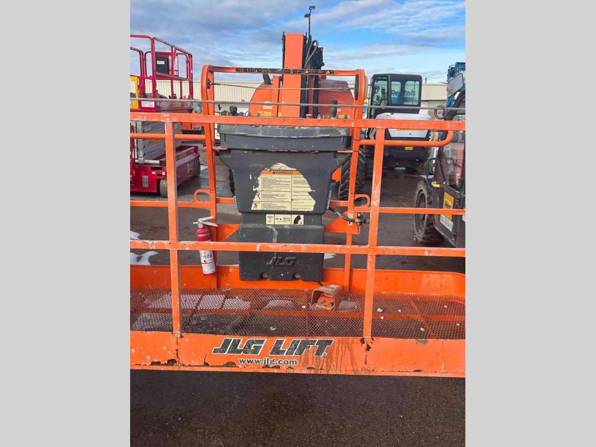 2011 JLG 800AJ