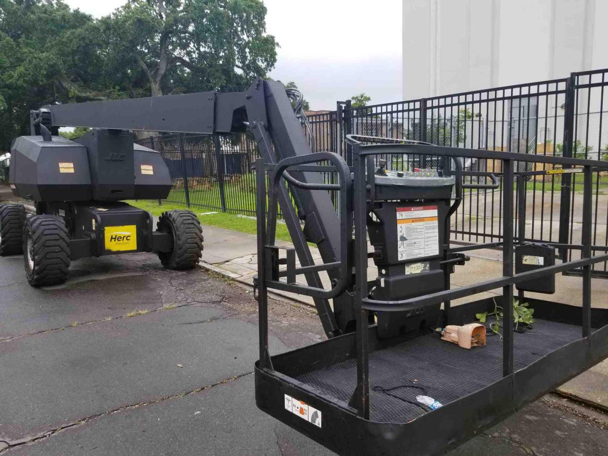 2013 JLG 800AJ