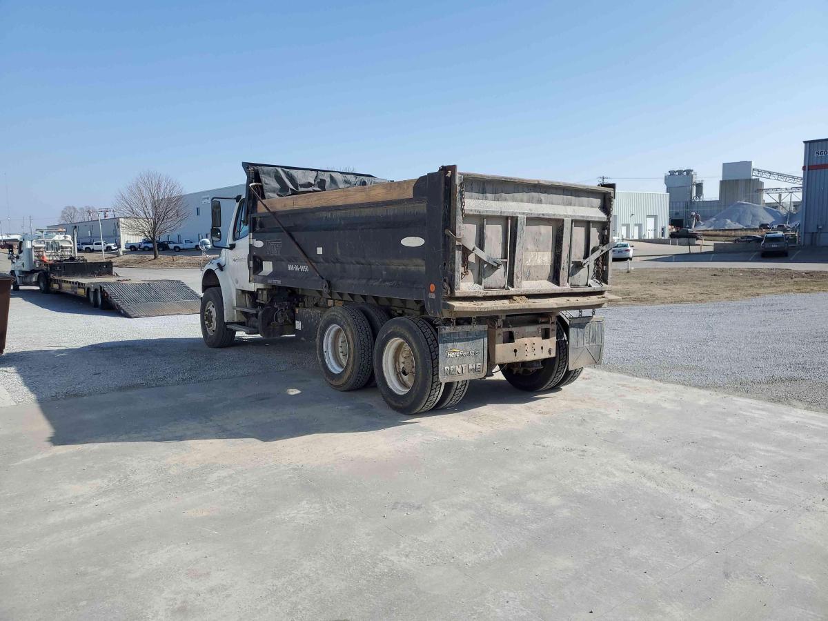 2016 Freightliner M2106-4