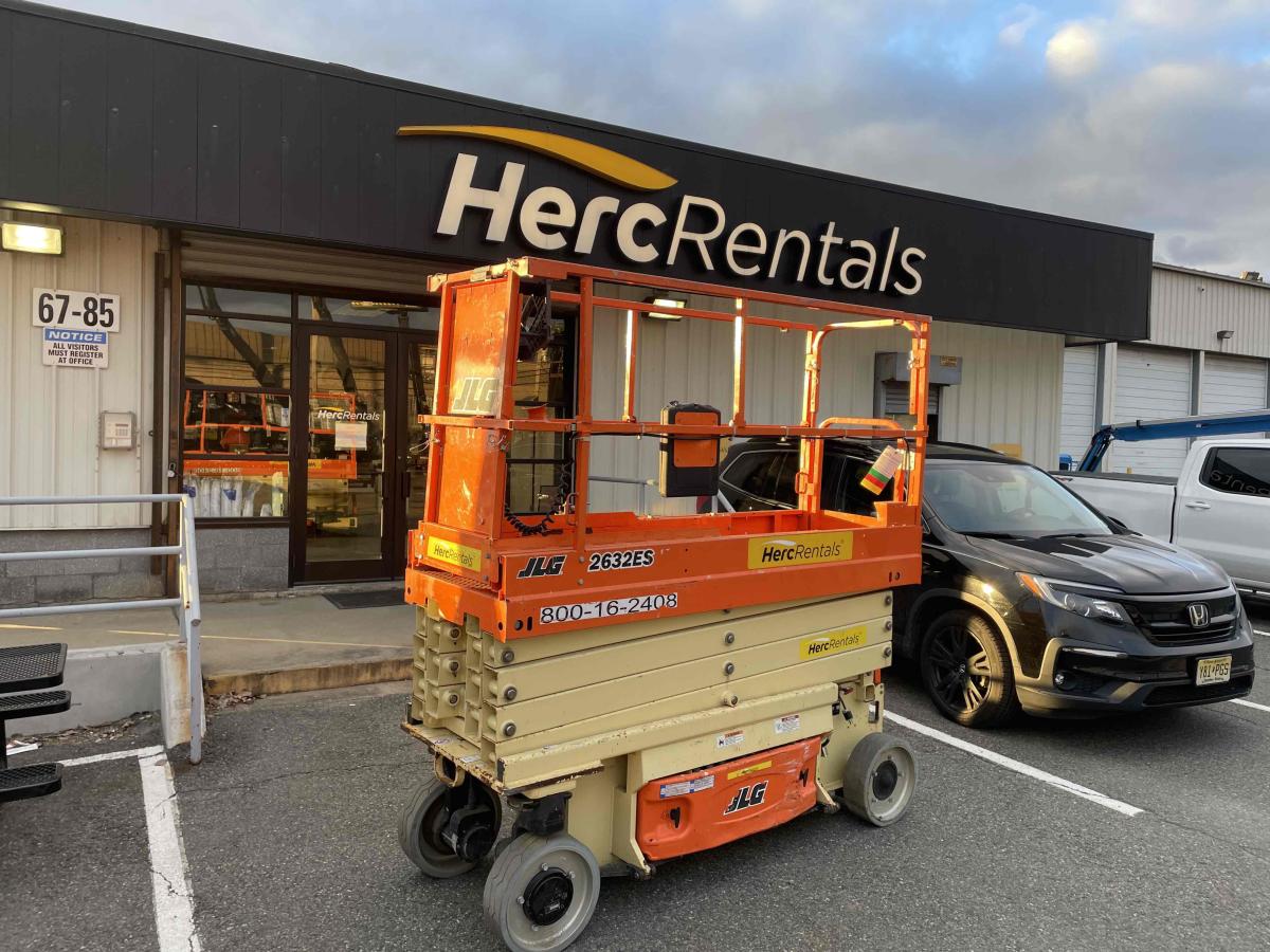 2017 JLG 2632ES
