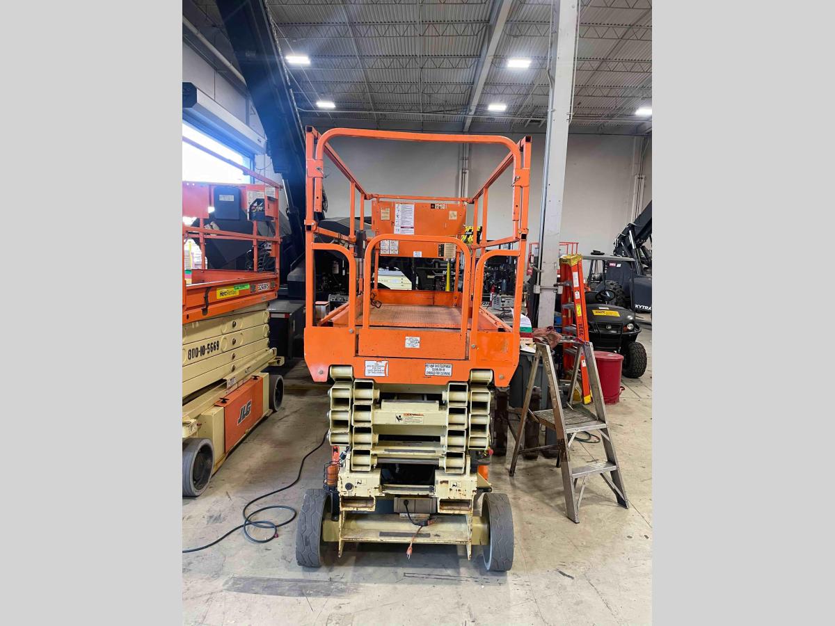 2015 JLG 3246ES