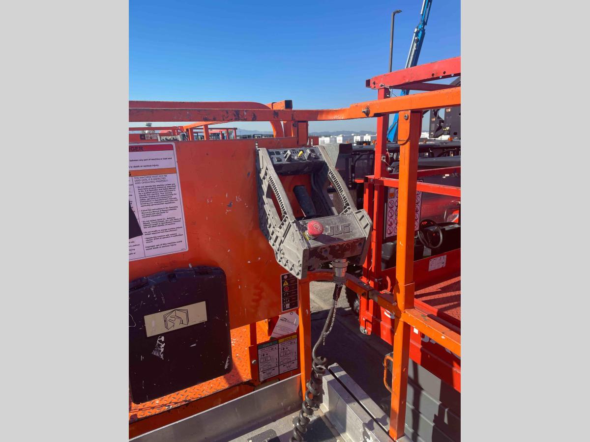 2014 JLG 3246ES