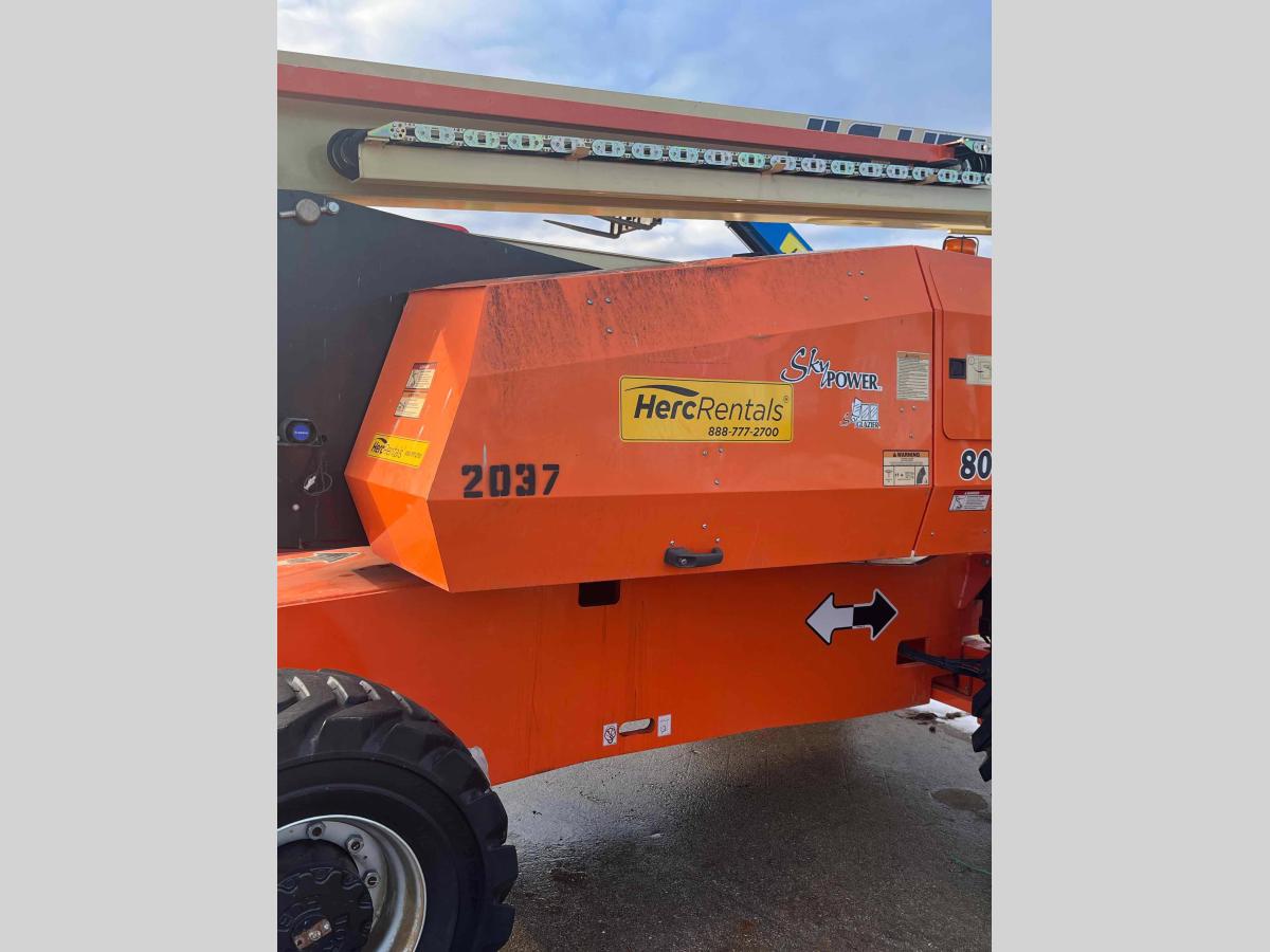 2011 JLG 800AJ