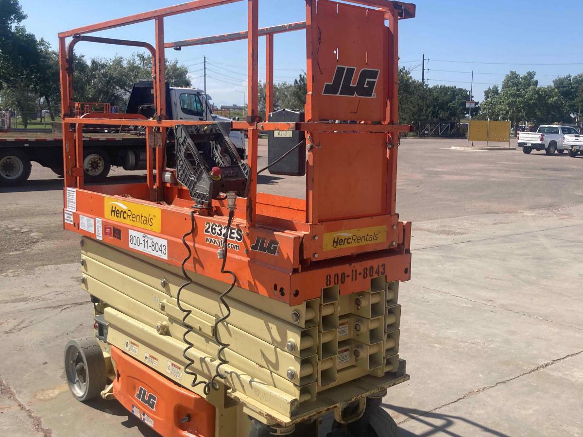 2016 JLG 2632ES