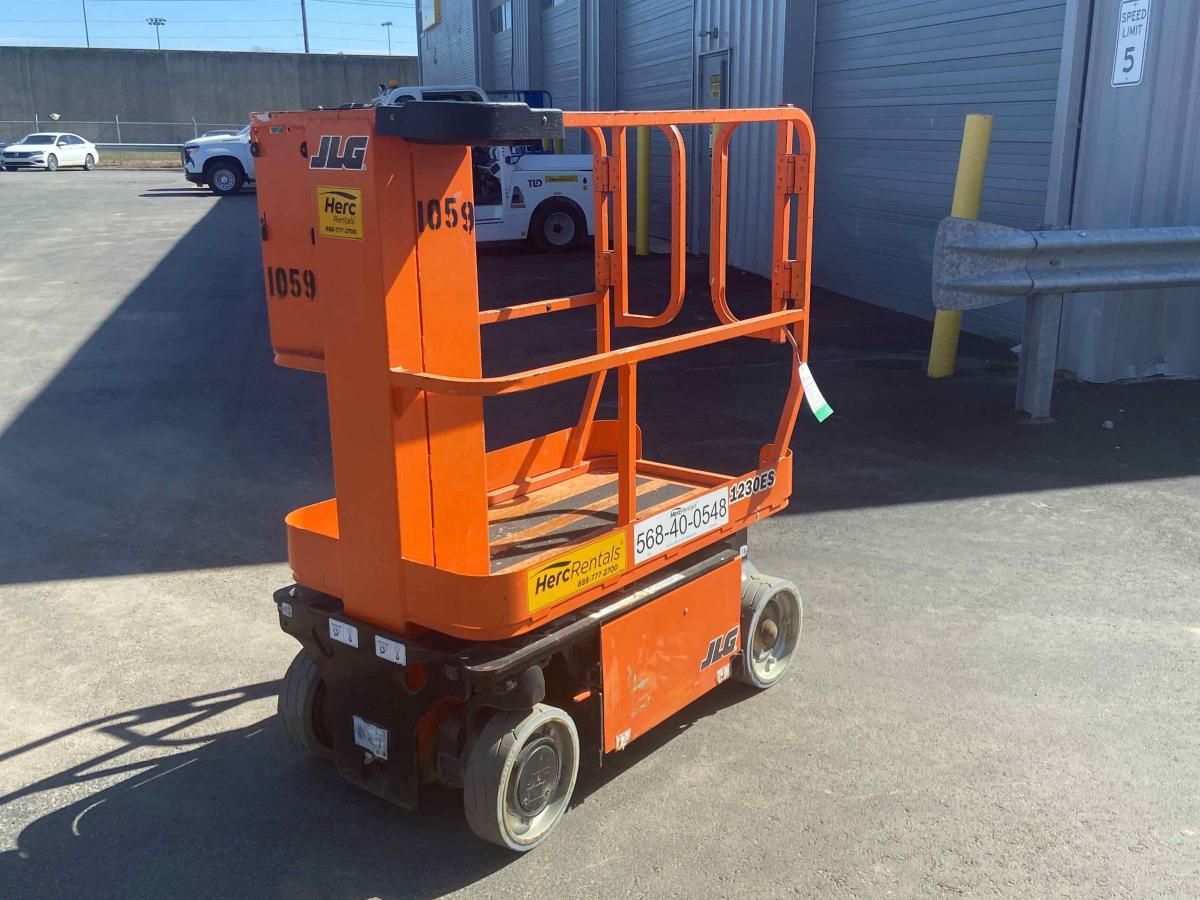 2011 JLG 1230ES