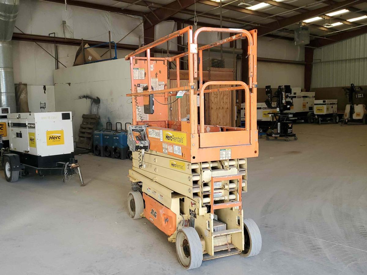 2017 JLG 2632ES-1
