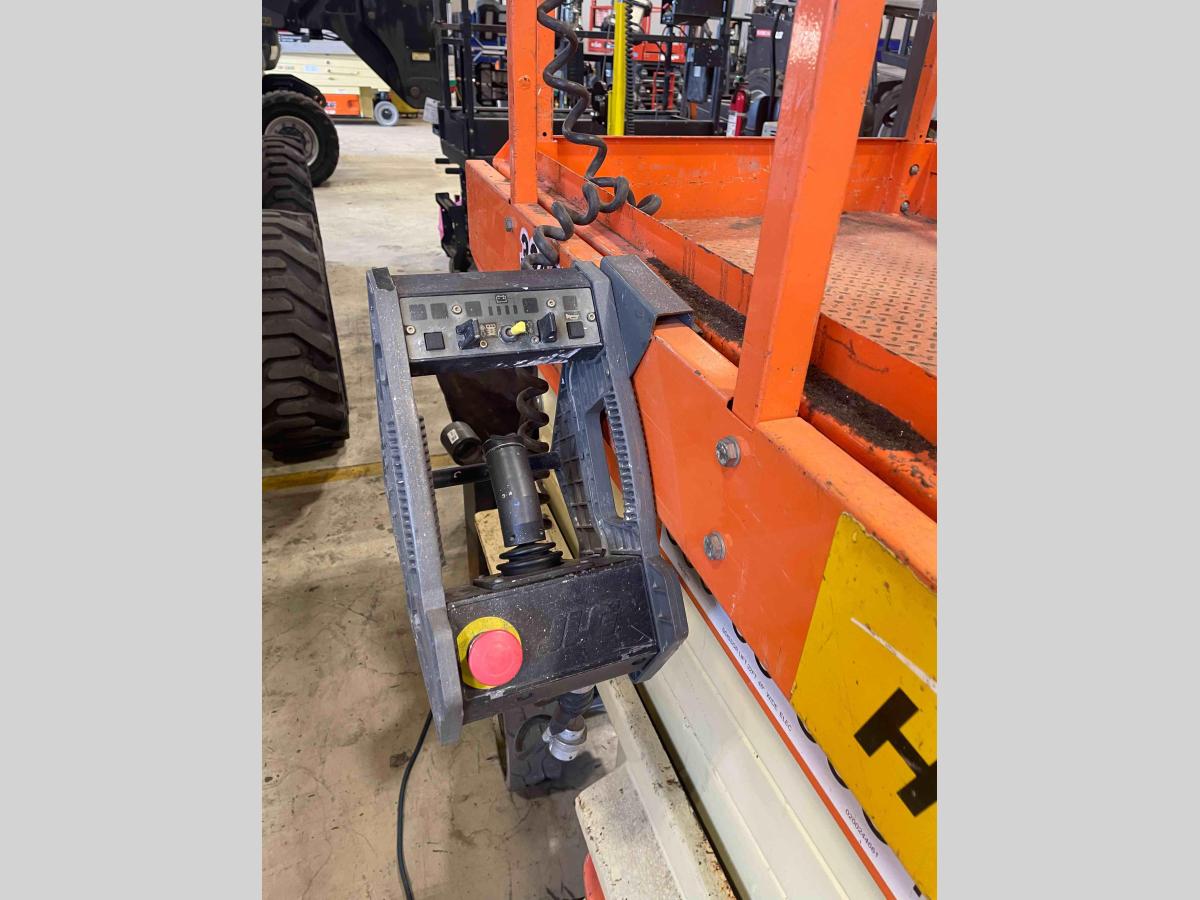 2015 JLG 3246ES