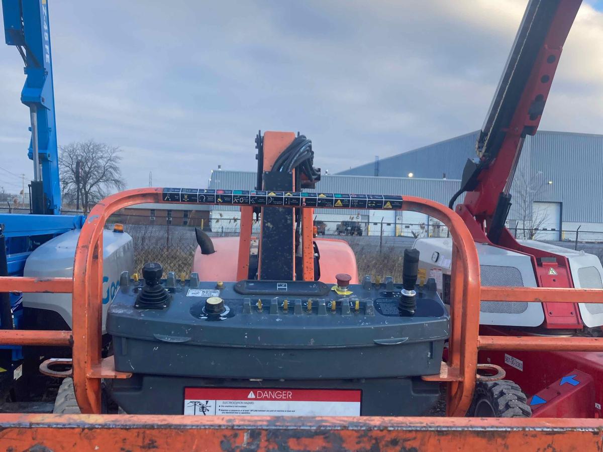 2015 JLG 600AJ