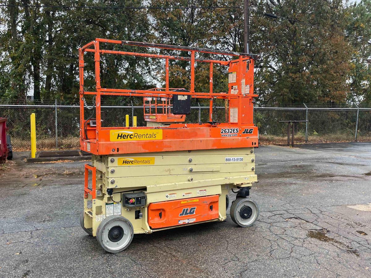 2017 JLG 2632ES