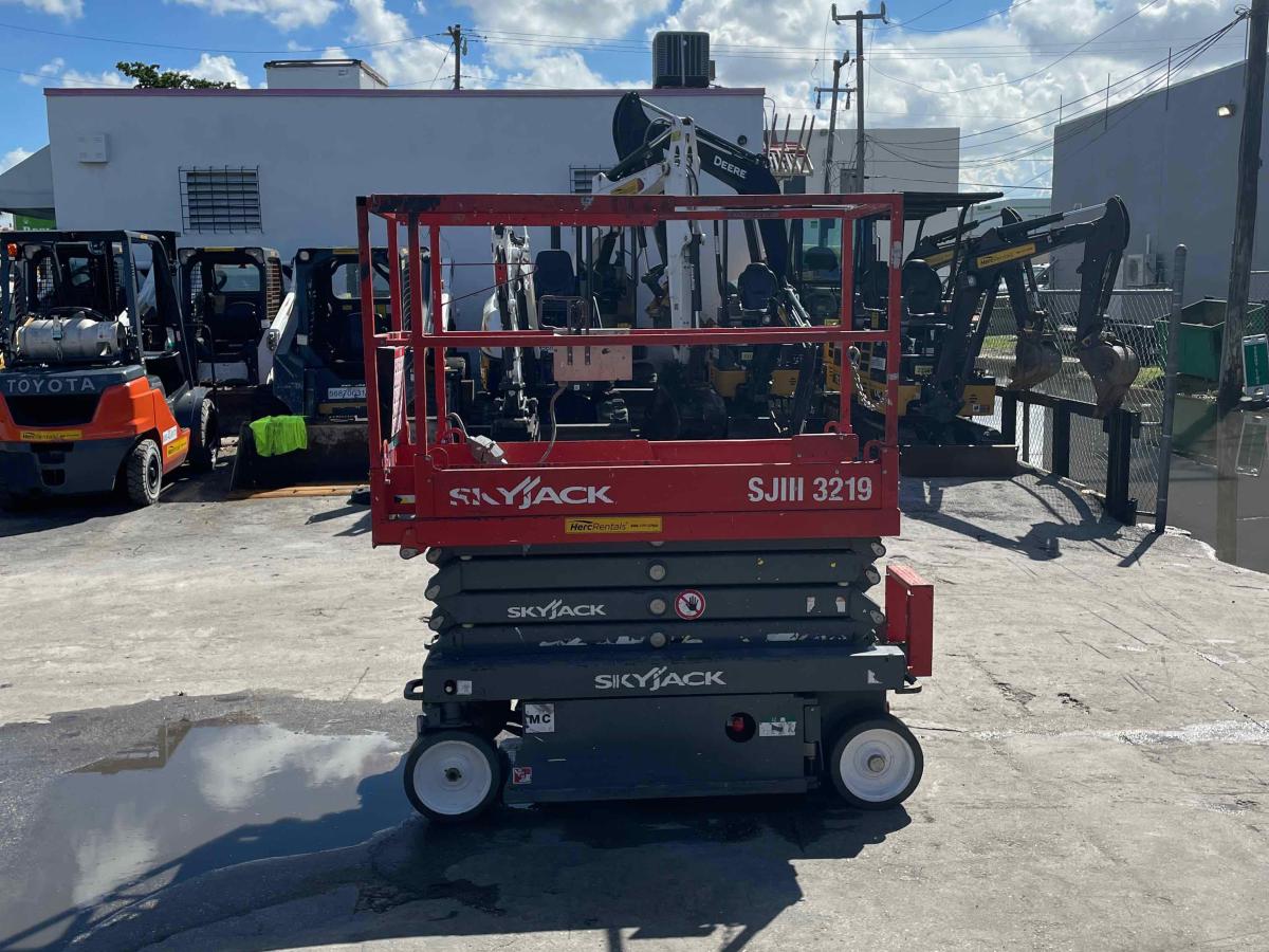 2017 Skyjack SJ3219