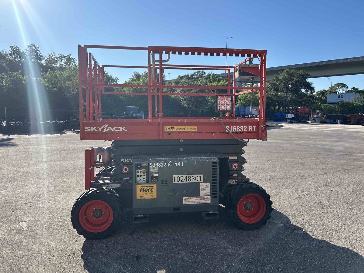 2018 Skyjack SJ-6832RT-2