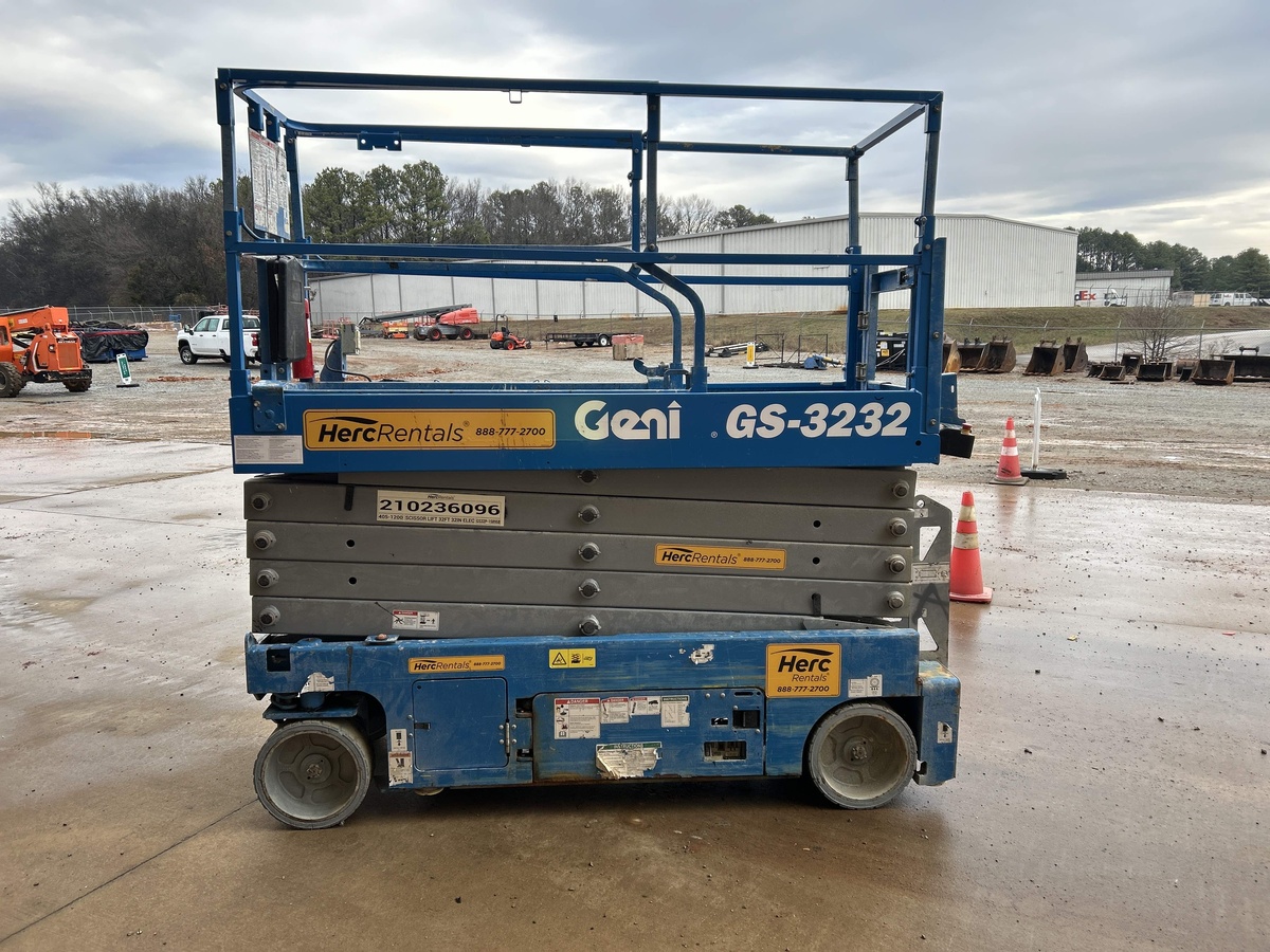2018 Genie GS-3232