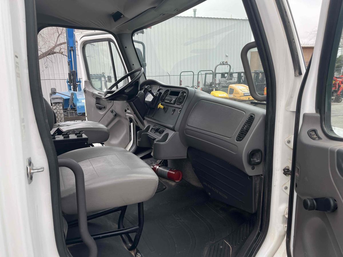 2018 Freightliner M2106