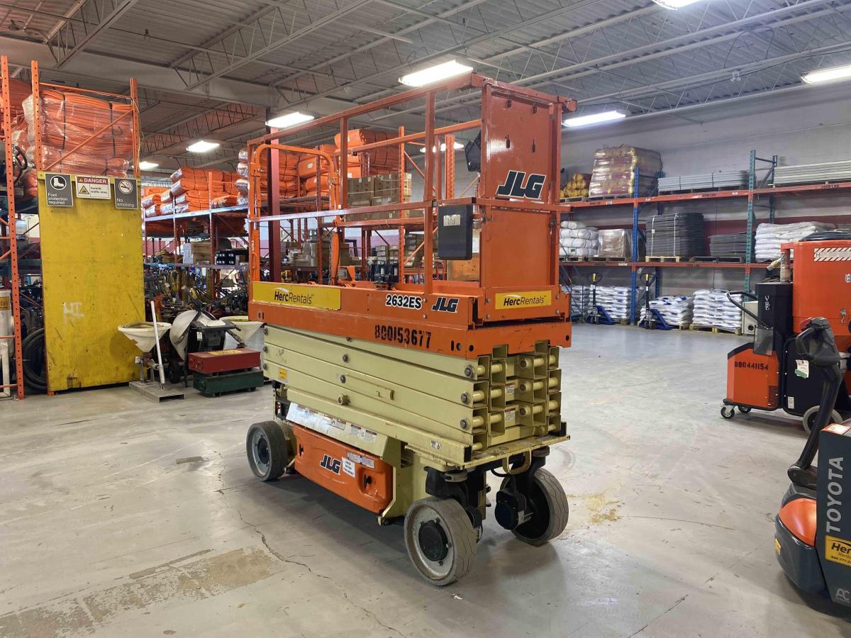 2017 JLG 2632ES