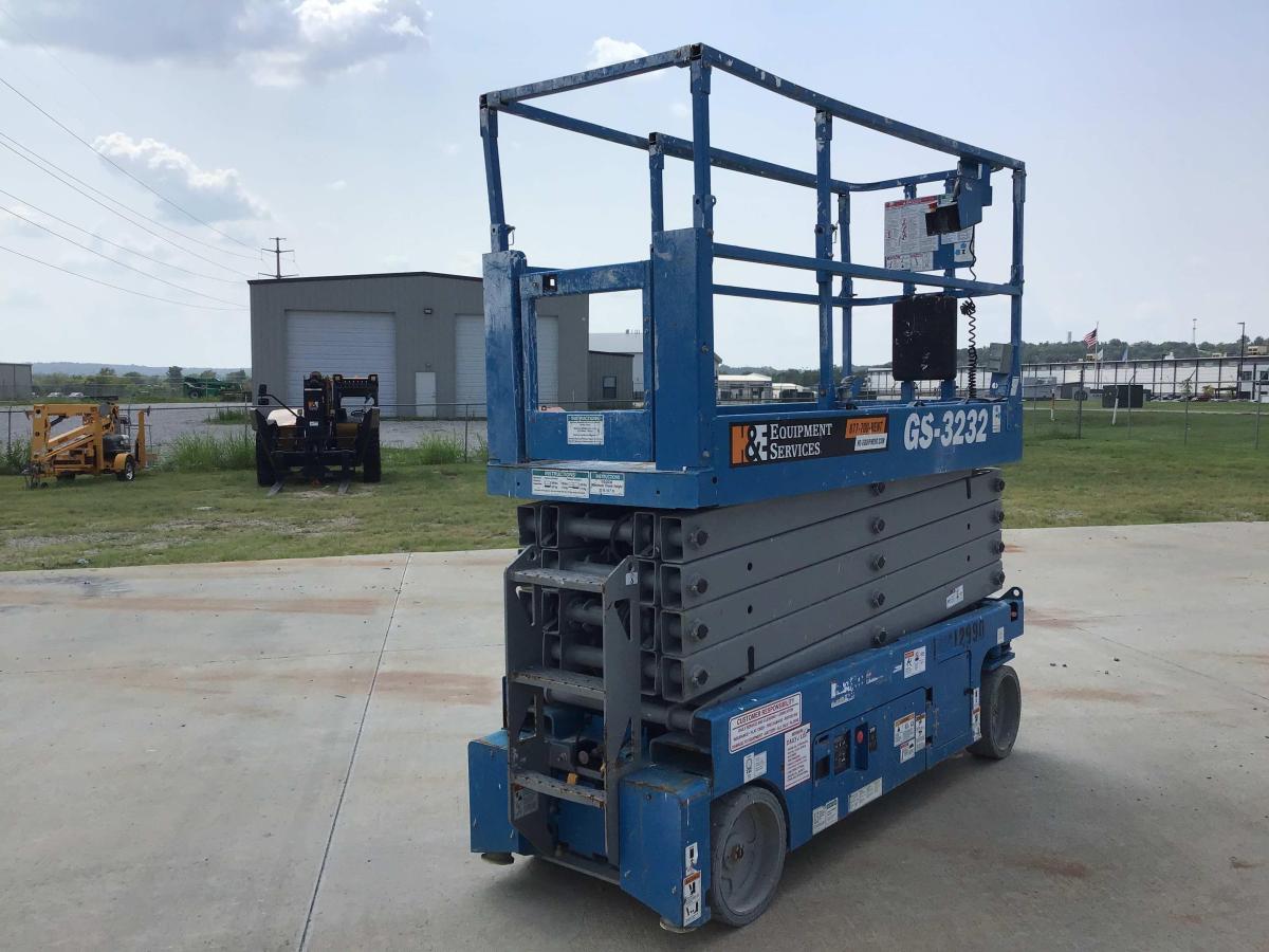 2017 Genie GS-3232