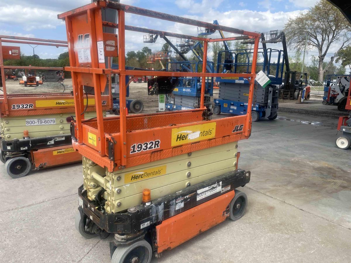 2018 JLG 1932R