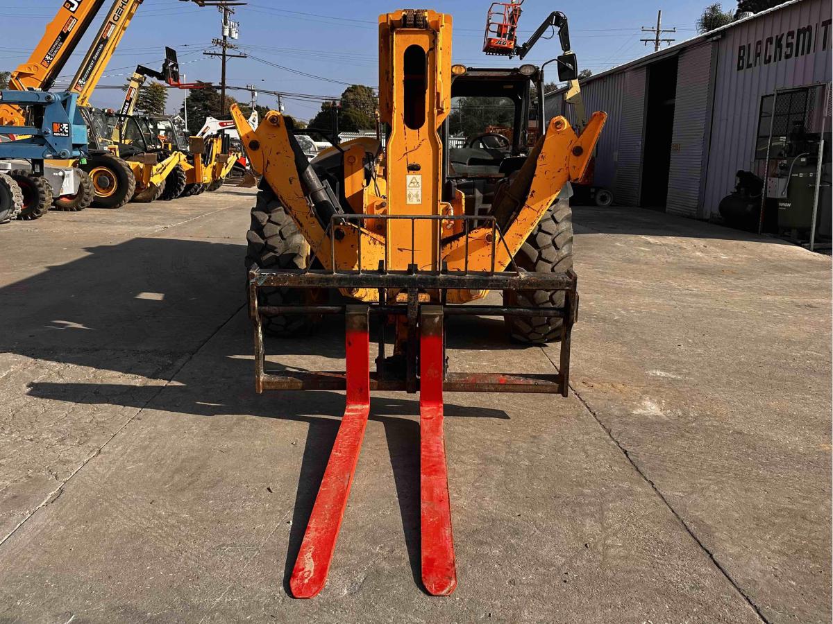 2017 JCB 510-56