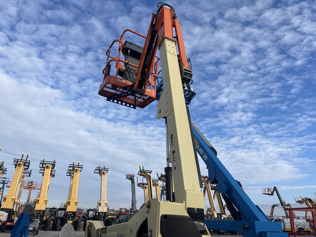 2015 JLG E400AJPN-6