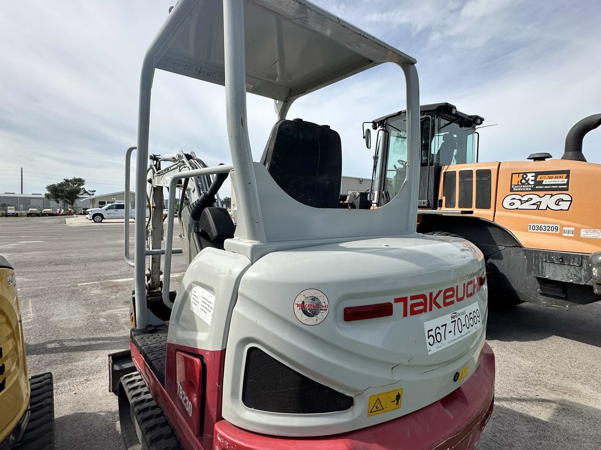2021 Takeuchi TB230-5