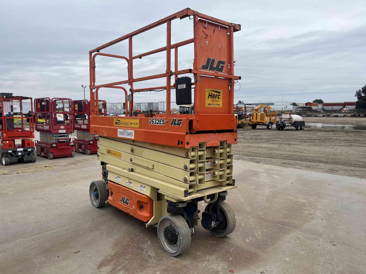 2017 JLG 2632ES