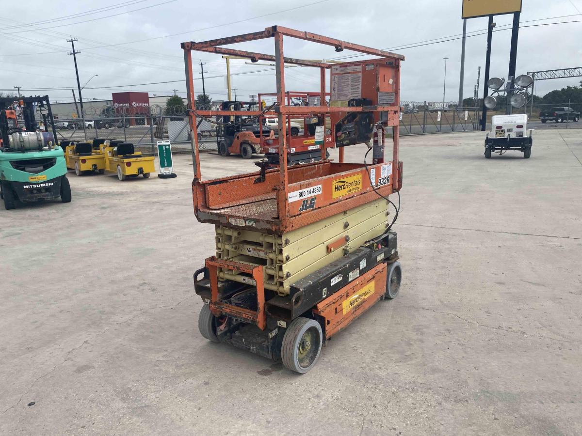 2017 JLG 1932R-13