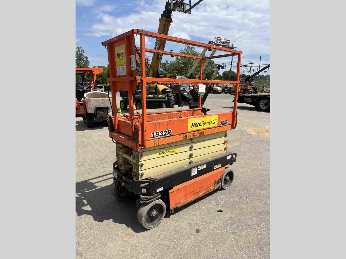 2017 JLG 1932R