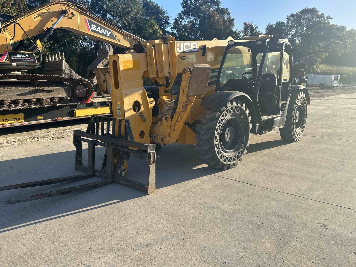 2019 JCB 510-56