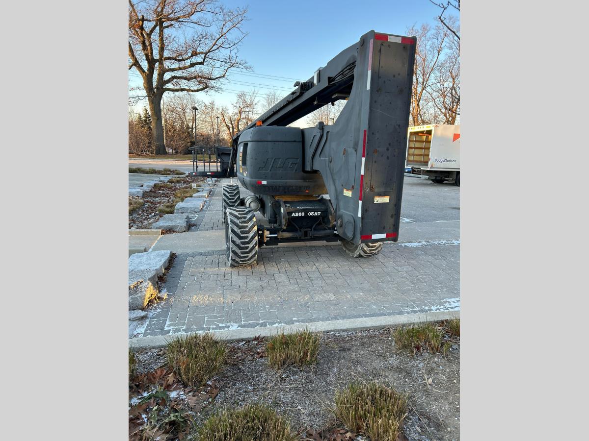 2001 JLG 800AJ
