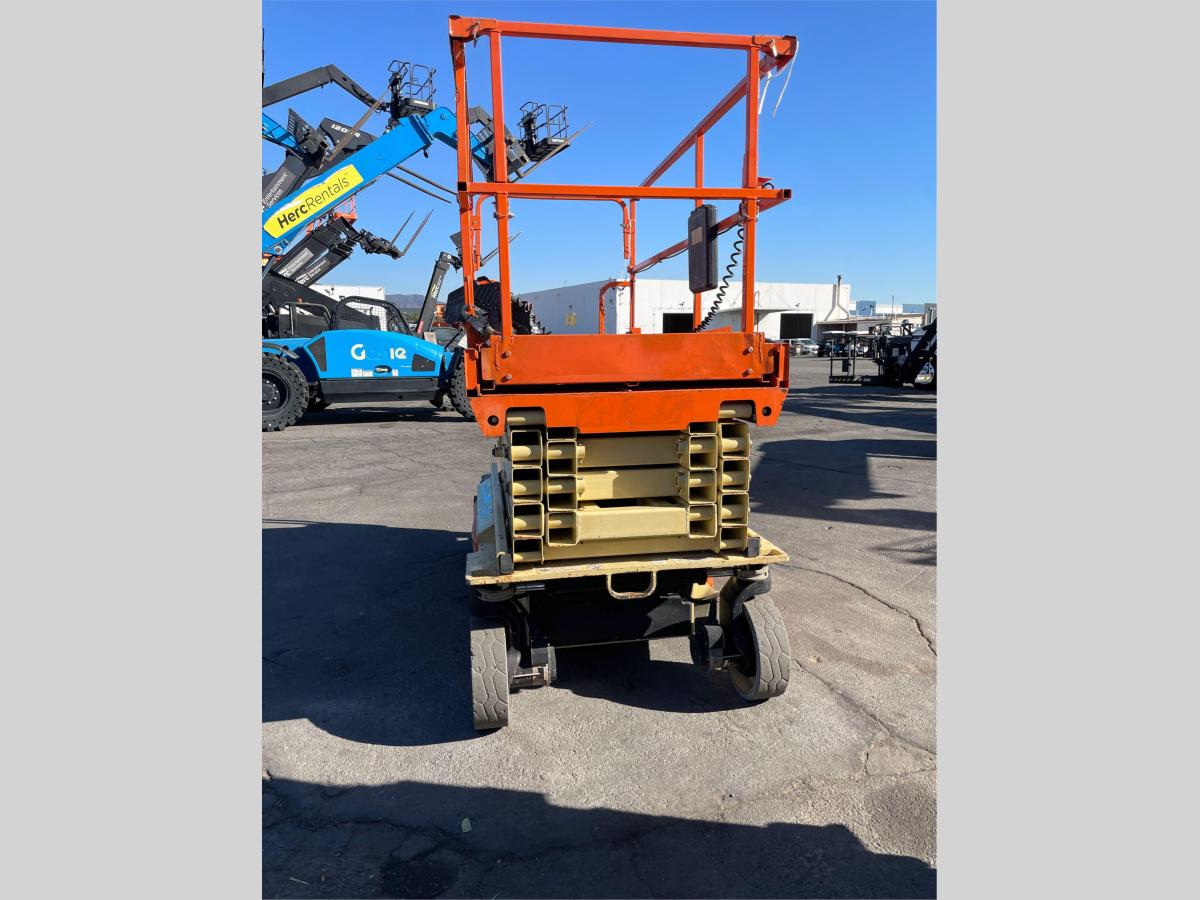 2017 JLG 3246ES