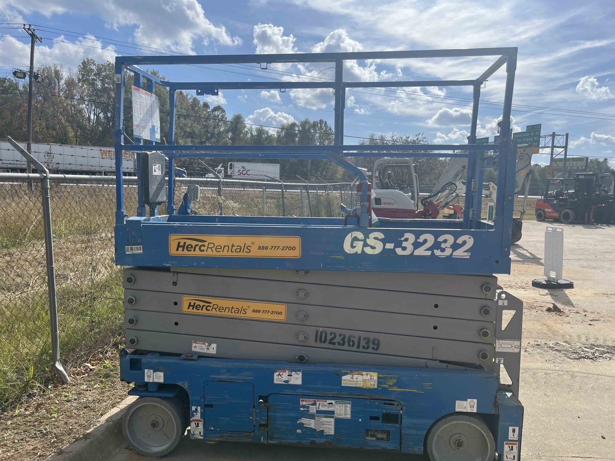 2018 Genie GS-3232