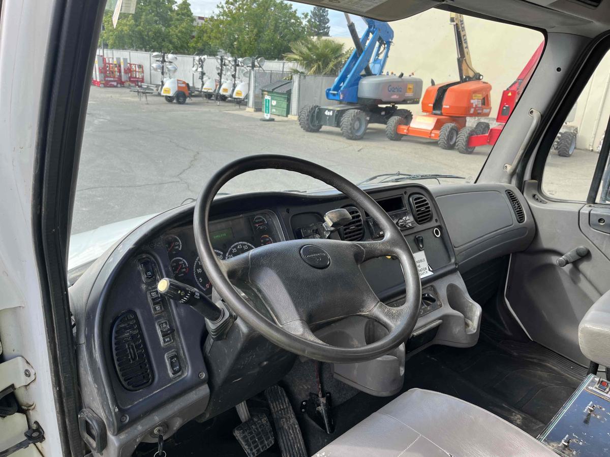 2018 Freightliner M2106-6