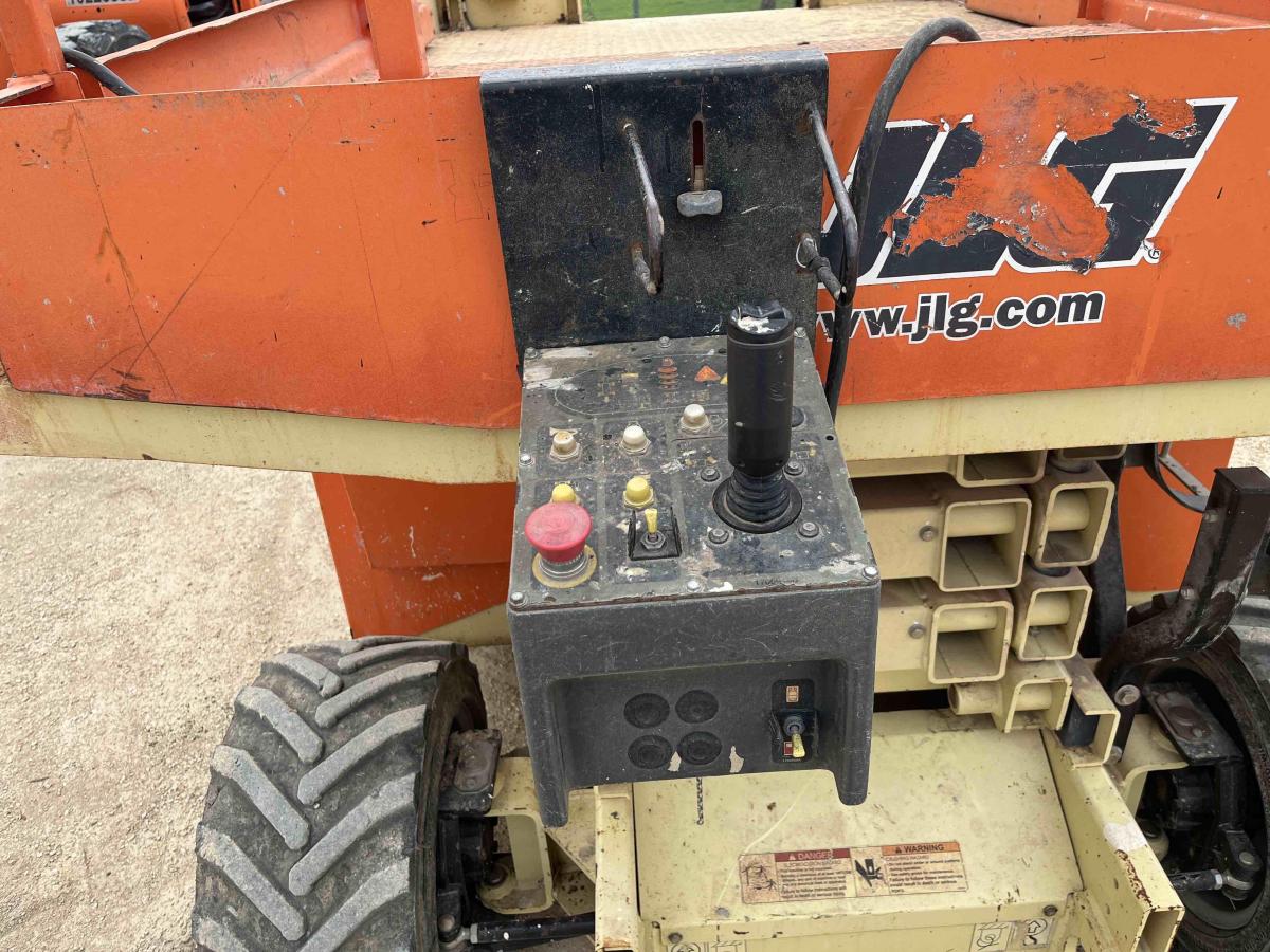 2017 JLG 260MRT-5