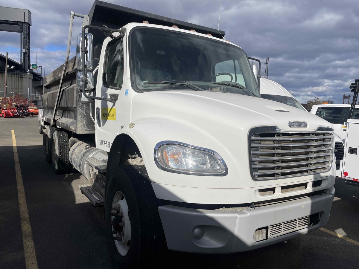 2017 Freightliner M2106-2