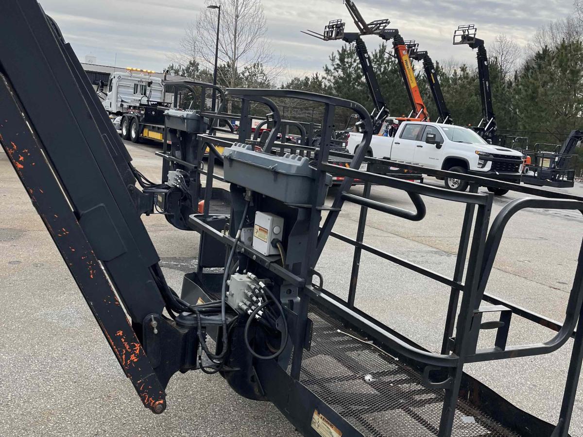 2015 JLG 800AJ