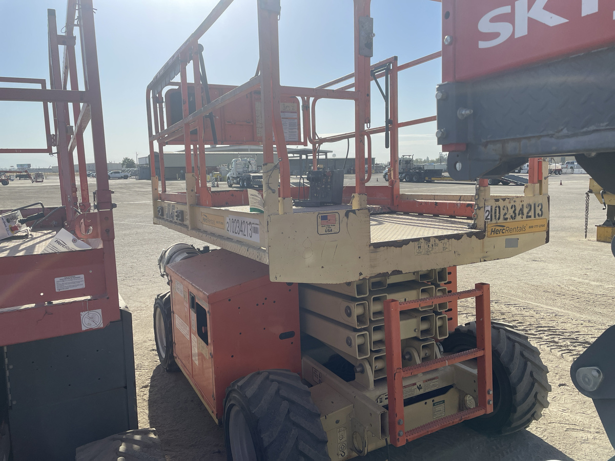2017 JLG 260MRT-4
