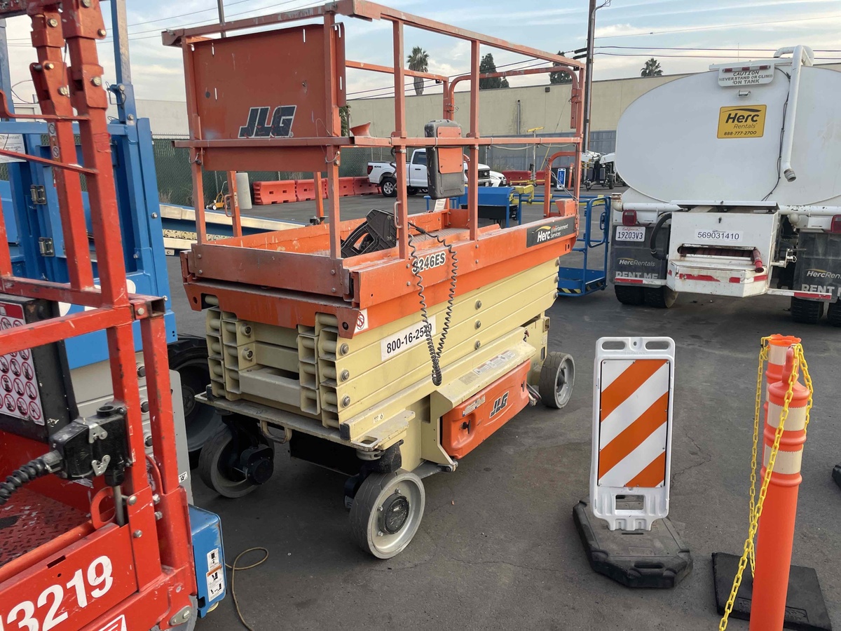 2017 JLG 3246ES-3