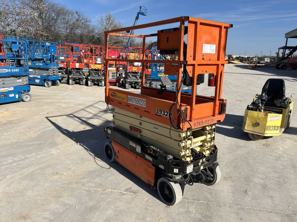 2018 JLG 1932R