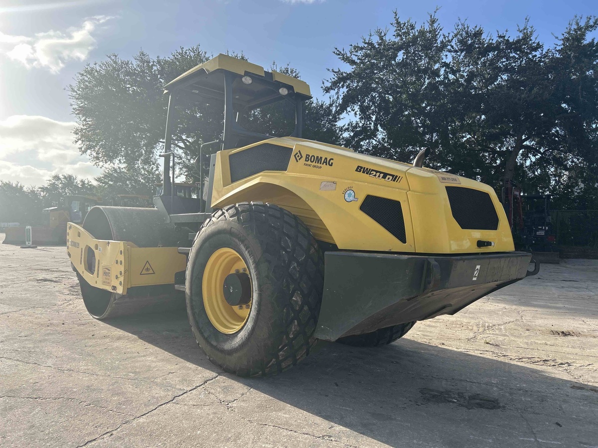 2020 BOMAG BW211D-5-4