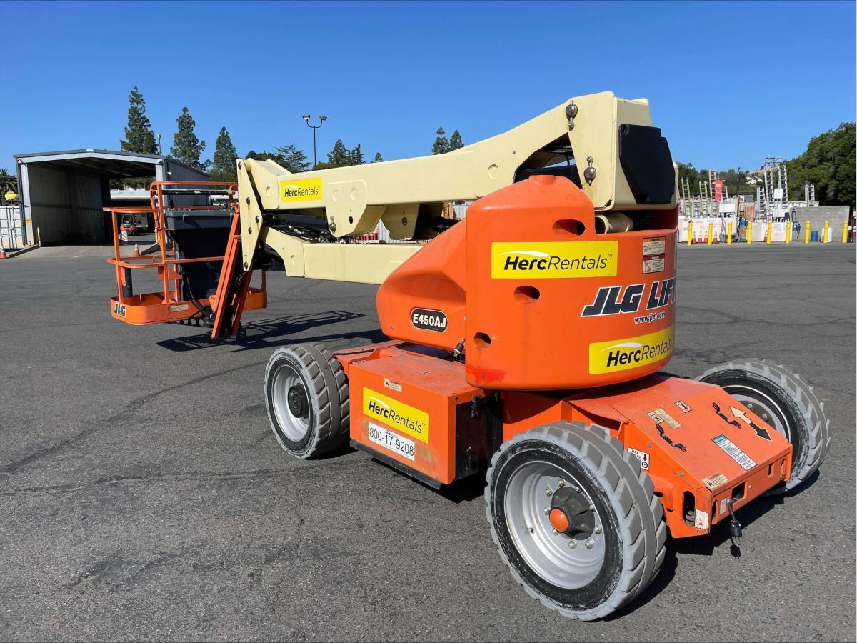 2017 JLG E450AJ-2