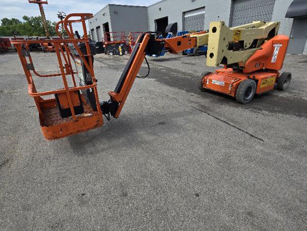 2016 JLG E400AJPN