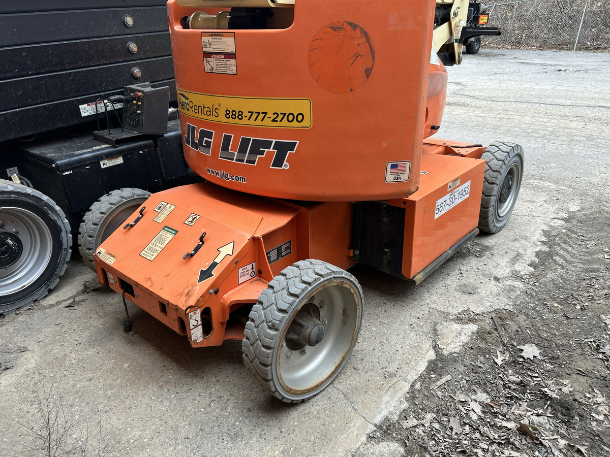 2017 JLG E400AJPN-5