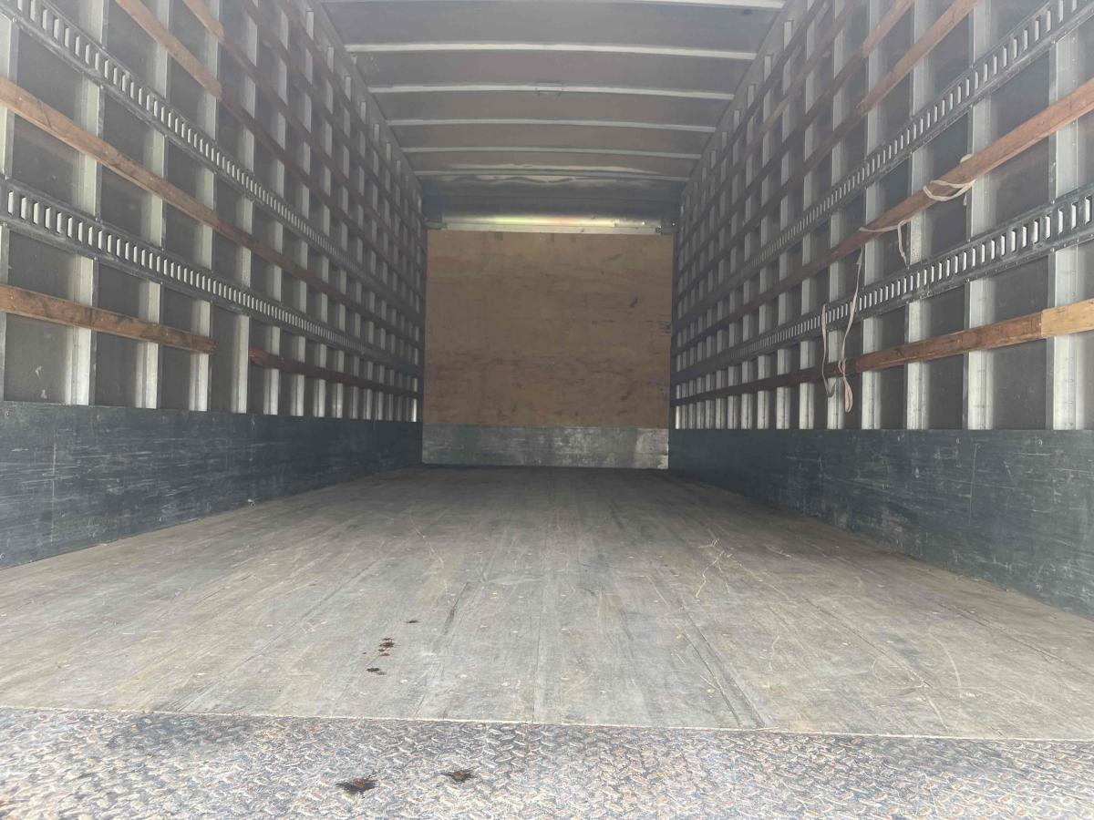 2020 Freightliner M2106